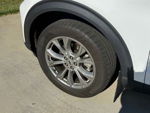 Used 2020 Ford Explorer XLT w/ Equipment Group 202A AWD/4WD image 5