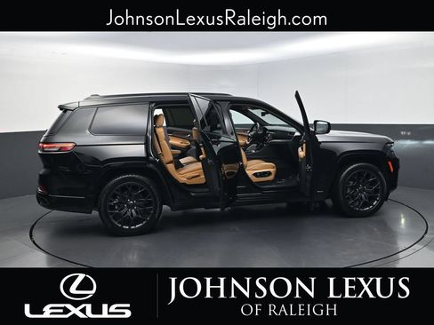 Used 2024 Jeep Grand Cherokee L Summit w/ Advanced Protech Group IV AWD/4WD image 32