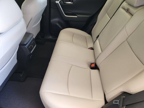 Used 2022 Toyota RAV4 Limited FWD image 31