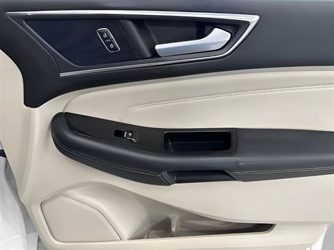 Used 2018 Ford Edge Titanium w/ Technology Package FWD image 23
