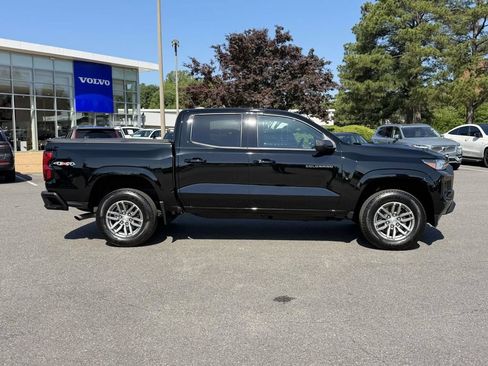 Used 2023 Chevrolet Colorado LT w/ LT Convenience Package II AWD/4WD image 18