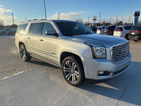 Used 2018 GMC Yukon XL Denali w/ Denali Ultimate Package image 9