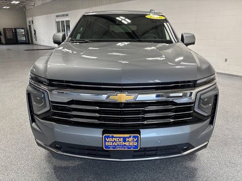 Used 2026 Chevrolet Suburban LT w/ Comfort Package AWD/4WD image 2