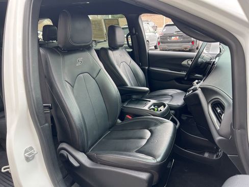 Used 2021 Chrysler Pacifica Touring-L w/ S Appearance Package image 23