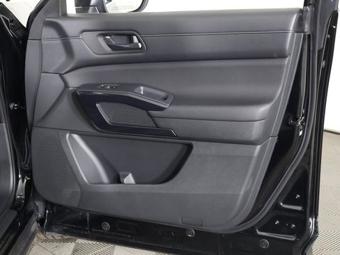 Used 2024 Nissan Pathfinder S image 21