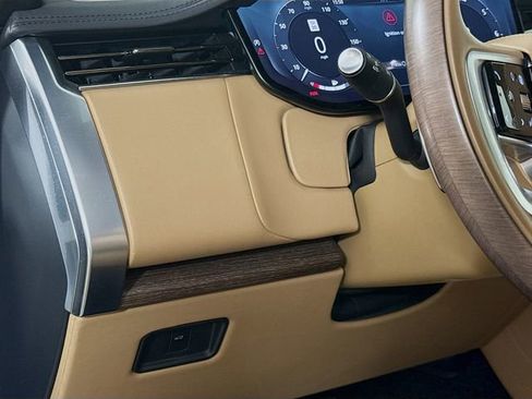 Used 2025 Land Rover Range Rover Long Wheelbase SE AWD/4WD image 10