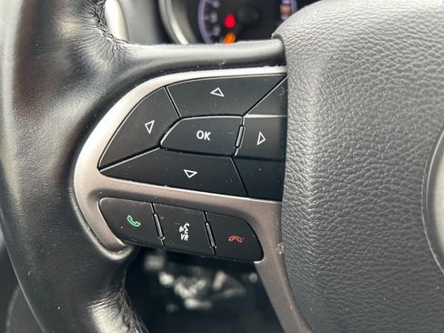 Used 2021 Jeep Grand Cherokee Limited image 24