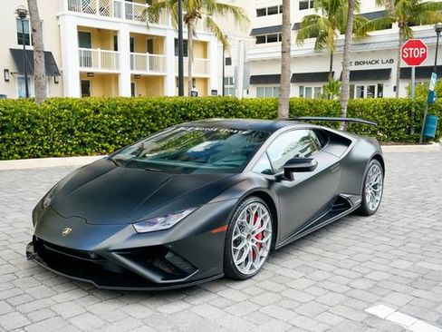 Used 2022 Lamborghini Huracan EVO RWD image 2