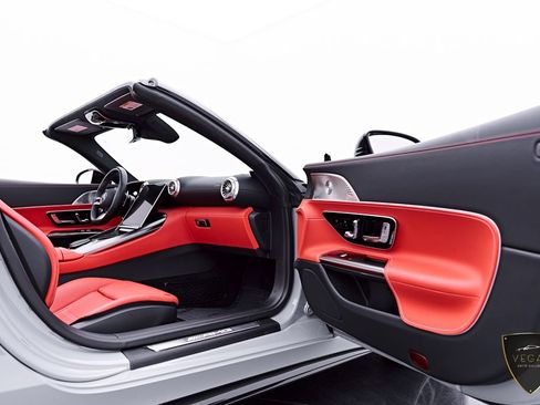 Used 2025 Mercedes-Benz SL 43 AMG w/ Driver Assistance Package image 44