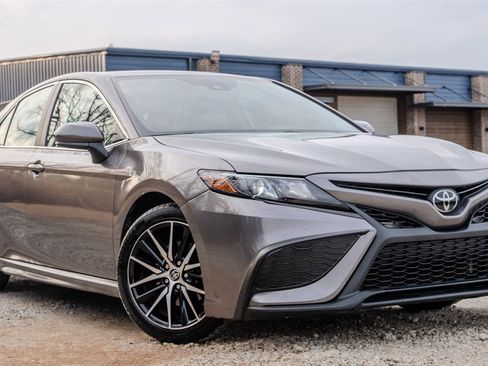 Used 2022 Toyota Camry SE image 7