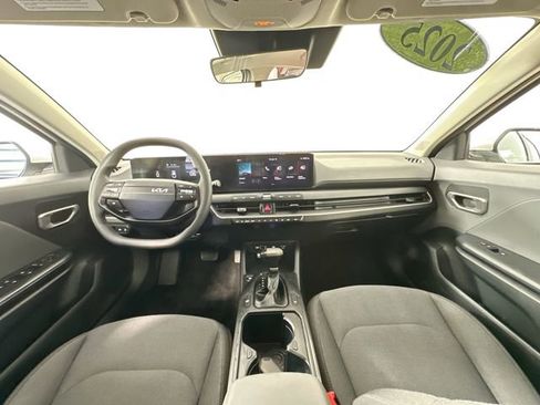 Used 2025 Kia K4 FWD image 29