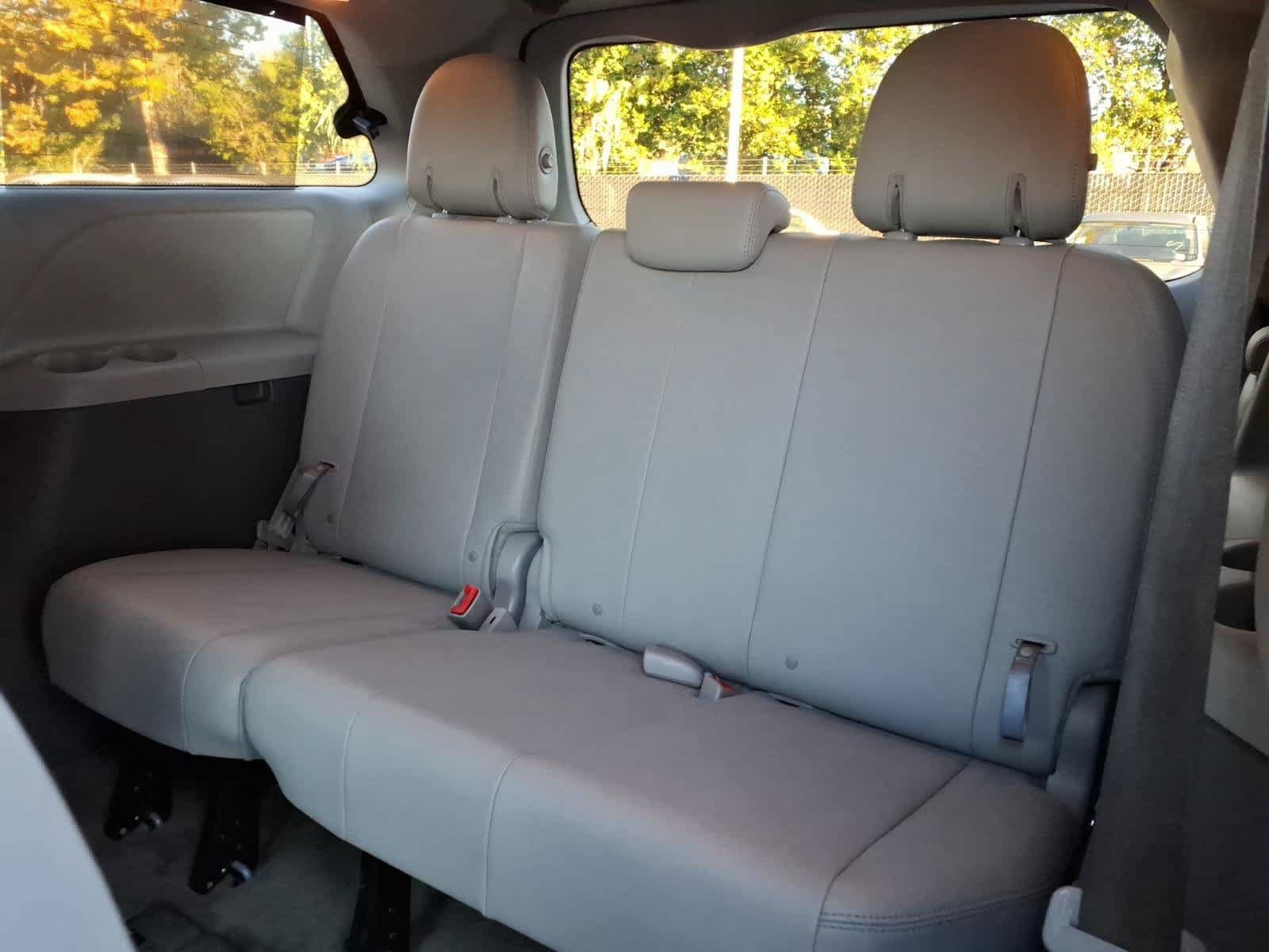 Used 2015 Toyota Sienna XLE w/ XLE Navigation Package FWD image 11