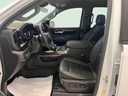 Used 2024 Chevrolet Silverado 1500 LT Trail Boss w/ Convenience Package II AWD/4WD image 12
