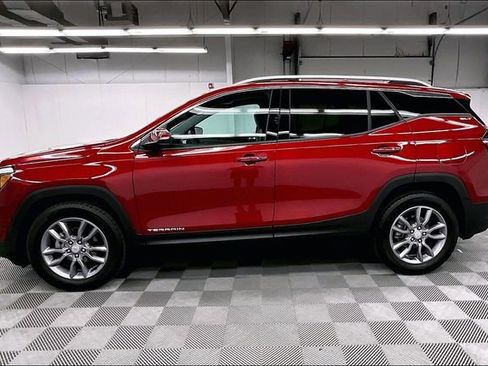 Used 2023 GMC Terrain SLT w/ Tech Package FWD image 14