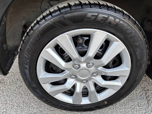 Used 2009 Pontiac Vibe AWD w/ Sun And Sound Package image 31