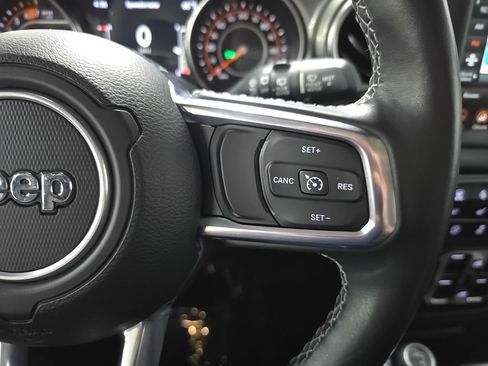 Used 2022 Jeep Wrangler Unlimited Sahara w/ Cold Weather Group AWD/4WD image 20