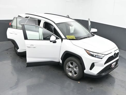 Used 2025 Toyota RAV4 XLE image 57