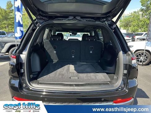Certified 2025 Jeep Grand Cherokee Limited w/ MOPAR Finishing Package AWD/4WD image 27