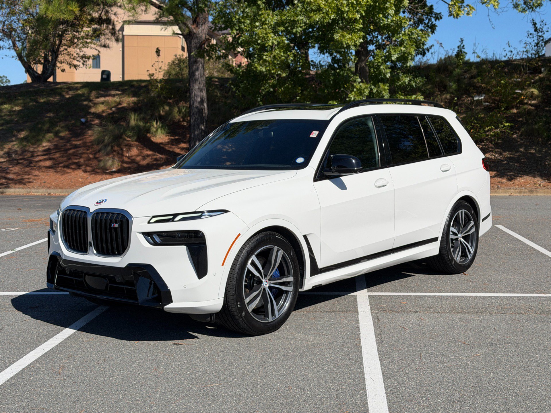 Used 2023 BMW X7 M60i AWD/4WD image 4