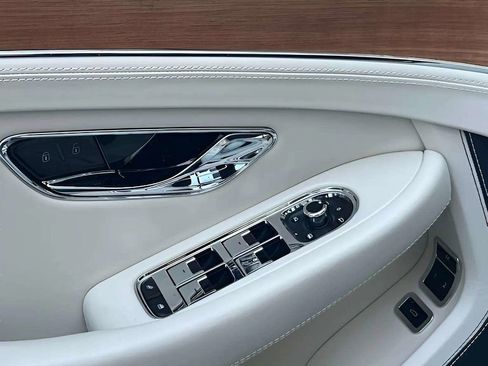 Used 2024 Bentley Continental GT image 21