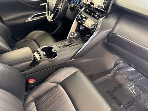Used 2021 Toyota Venza XLE AWD/4WD image 18