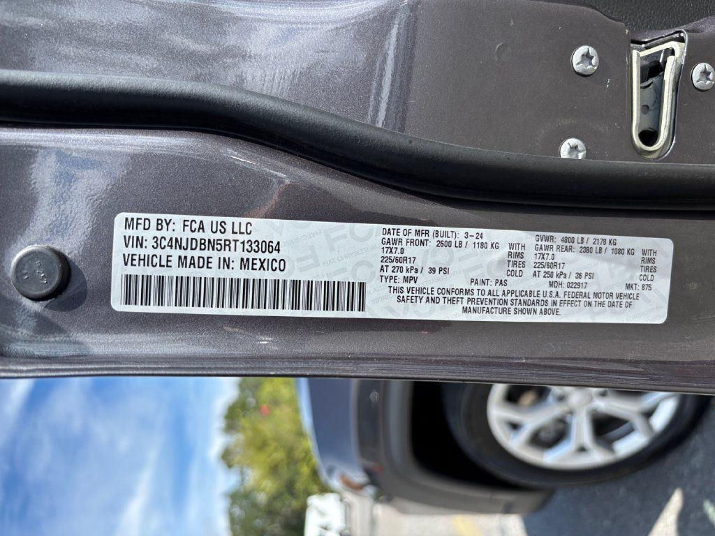 Used 2024 Jeep Compass Latitude AWD/4WD image 30
