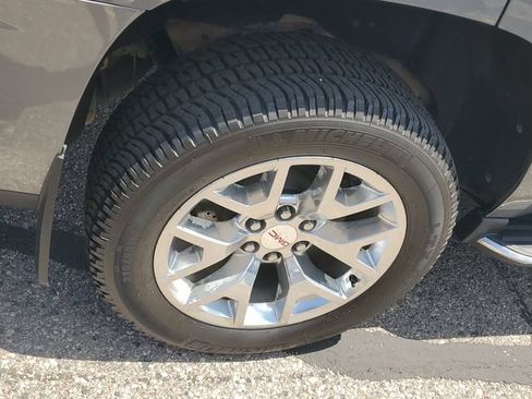 Certified 2019 GMC Yukon SLE w/ SLE Value Package AWD/4WD image 5