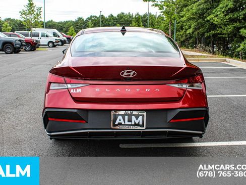 Used 2024 Hyundai Elantra SEL FWD image 10