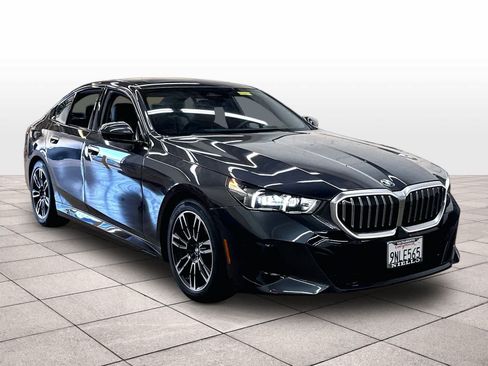 Used 2024 BMW 540i xDrive w/ M Sport Package AWD/4WD image 2