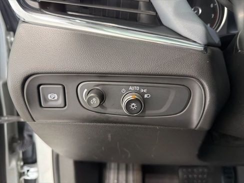 Used 2020 Buick Enclave Essence w/ Sport Touring Edition image 11