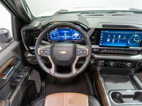 Used 2024 Chevrolet Silverado 2500 High Country w/ High Country Premium Package image 15