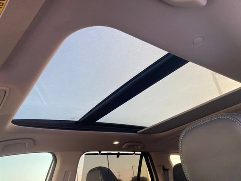 Used 2024 Honda Pilot Touring image 13