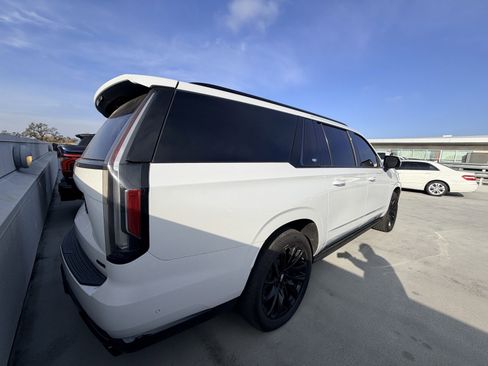 Used 2023 Cadillac Escalade ESV Sport w/ LPO, ONYX Package image 5