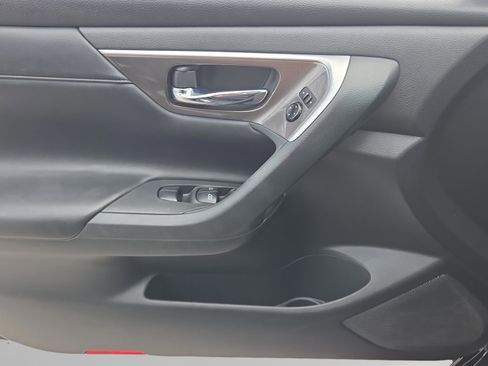 Used 2013 Nissan Altima 3.5 SL w/ Technology Pkg FWD image 30