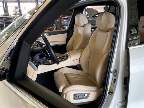 Certified 2022 BMW X5 xDrive40i w/ Premium Package image 8