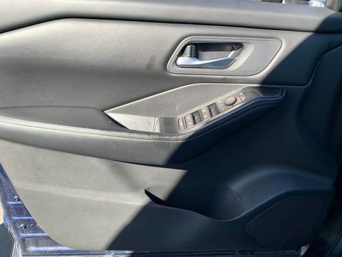 Used 2024 Nissan Rogue SV image 18