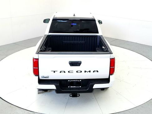 Used 2025 Toyota Tacoma SR5 AWD/4WD image 15