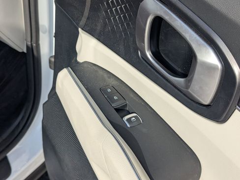 Used 2024 Kia Sorento S image 26