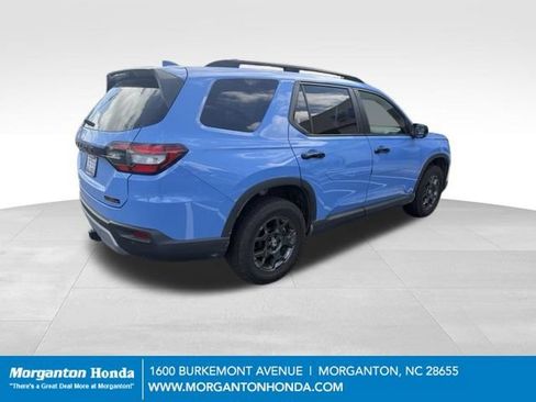 Used 2025 Honda Pilot TrailSport image 5