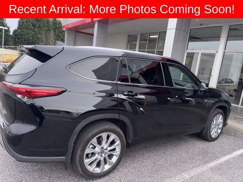 Used 2022 Toyota Highlander Limited image 3