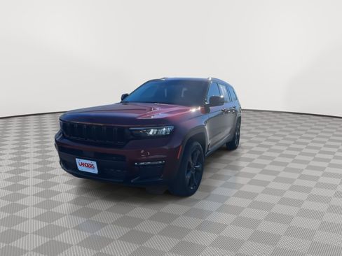 Used 2024 Jeep Grand Cherokee L Limited w/ Black Appearance Package image 4