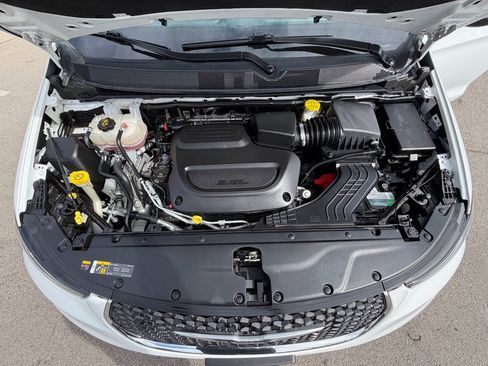 Used 2023 Chrysler Pacifica Touring-L image 21