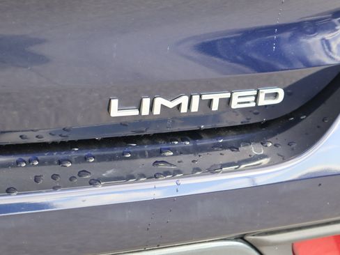 Used 2020 Toyota Highlander Limited FWD image 10