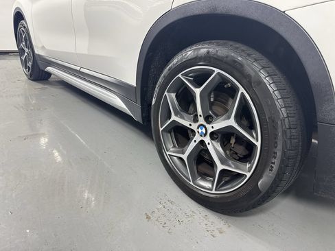 Used 2018 BMW X1 xDrive28i AWD/4WD image 3