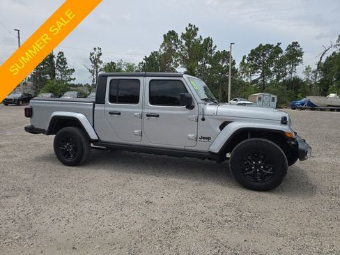 Used 2023 Jeep Gladiator Sport AWD/4WD image 2