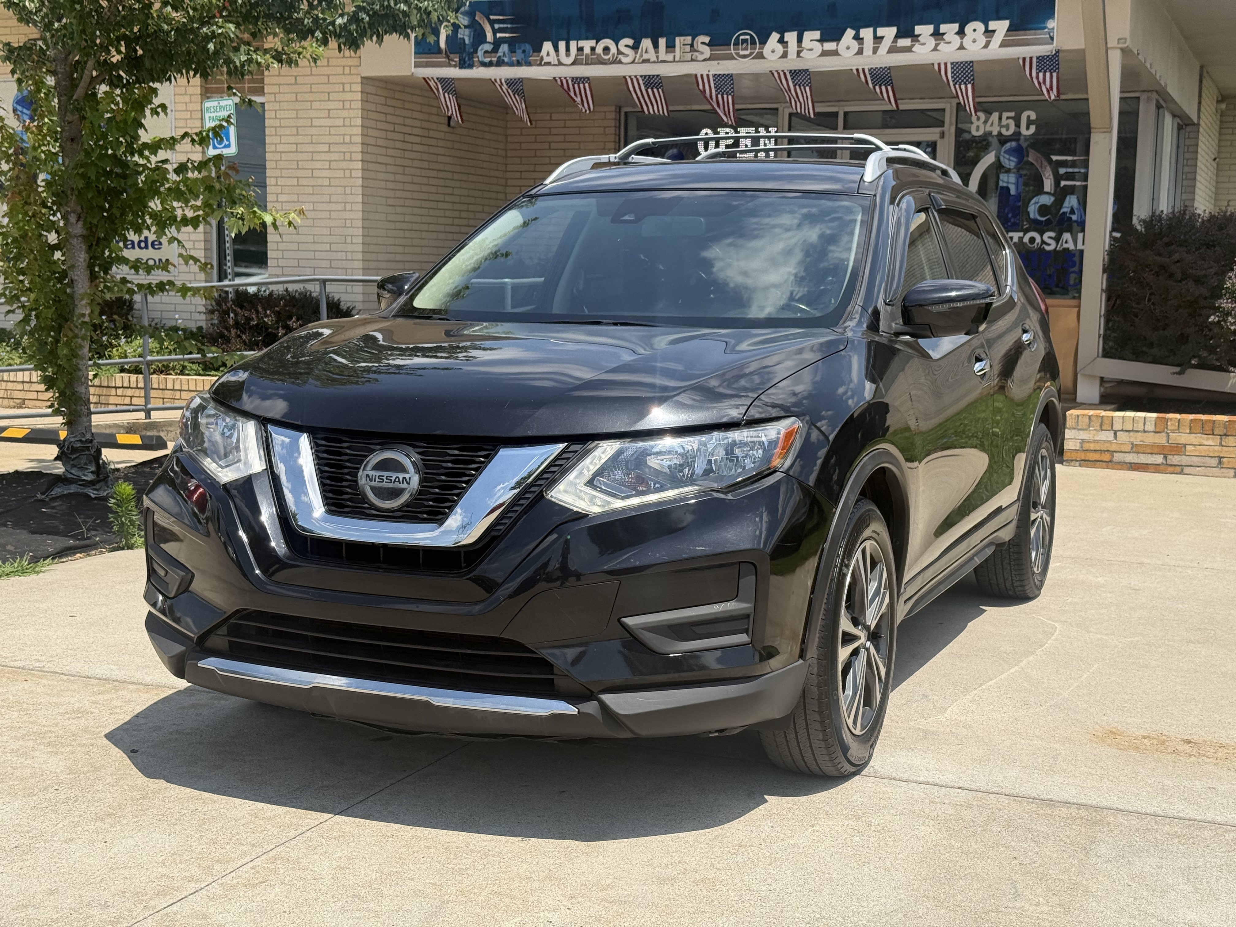 Used 2019 Nissan Rogue SV w/ Premium Package FWD image 1