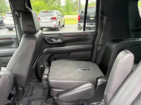Used 2023 Chevrolet Suburban LT w/ LT Signature Plus Package AWD/4WD image 14