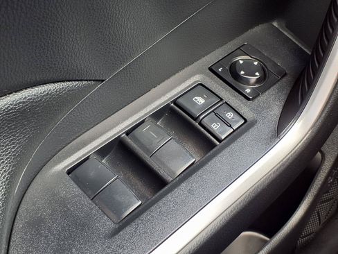 Used 2022 Toyota RAV4 LE AWD/4WD image 10