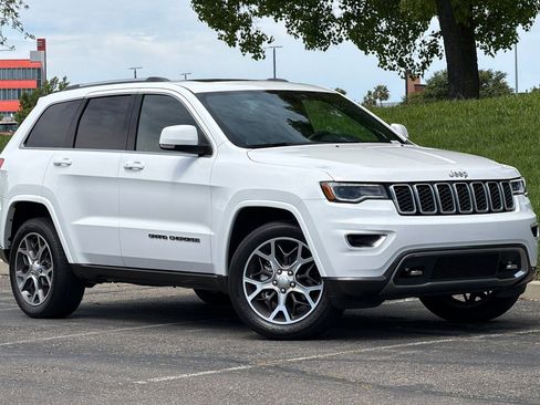 Used 2018 Jeep Grand Cherokee Limited image 2