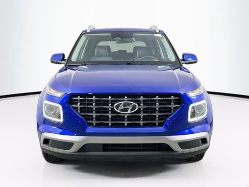 Used 2023 Hyundai Venue Limited FWD image 2